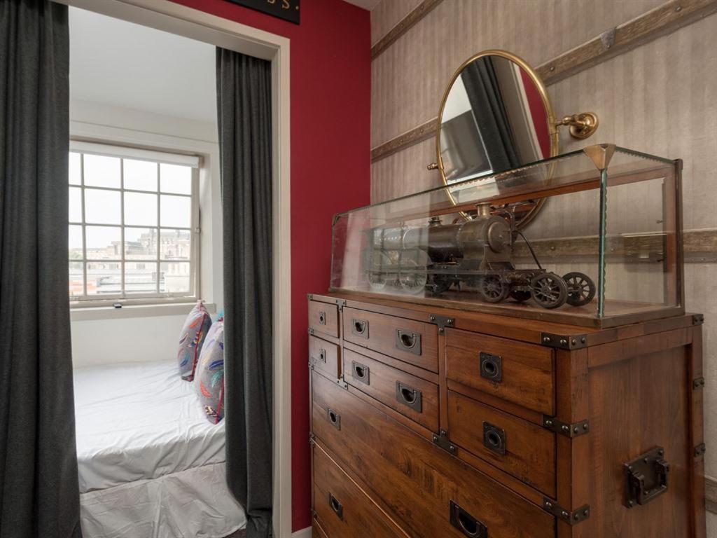 Canongate Luxury Homestay เอดินบะระ ภายนอก รูปภาพ